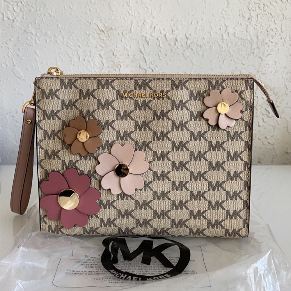 Michael Kors Wristlet